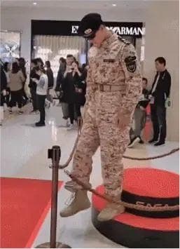 比选秀还难进的形象保安