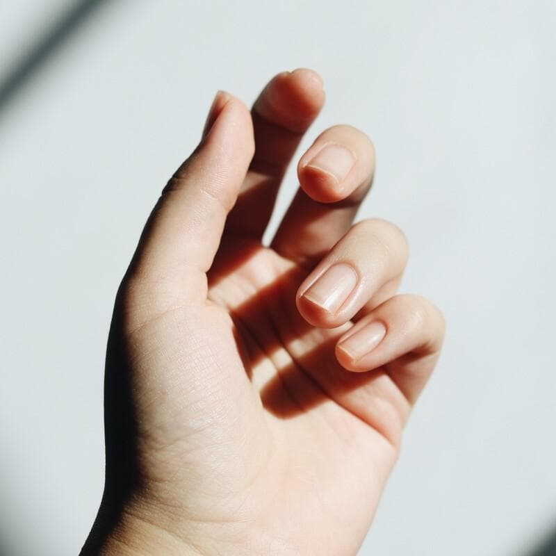 专家推荐5大护甲秘诀，告别指甲开裂泛黄
