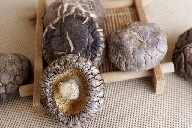 香菇泡发久了会中毒吗？干香菇泡发的正确方法和时间