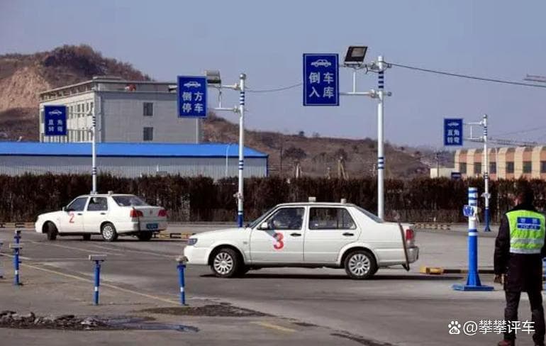 70岁以上驾驶员需年检，AB类驾照60岁后自动降级