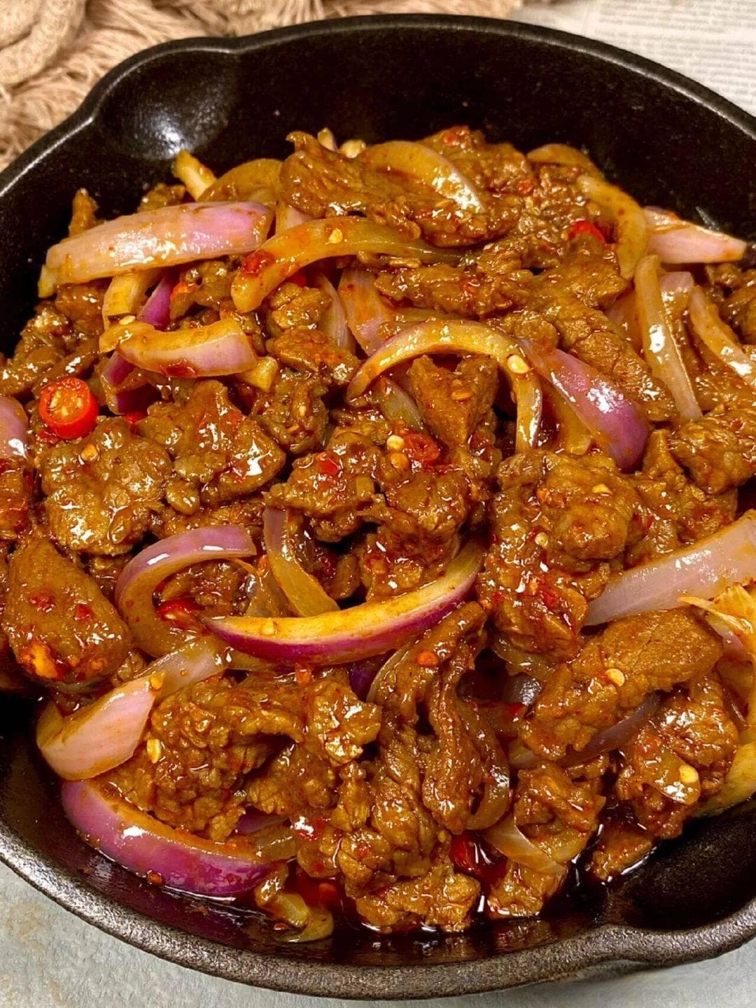 洋葱孜然牛肉：一道简单又美味的家常菜