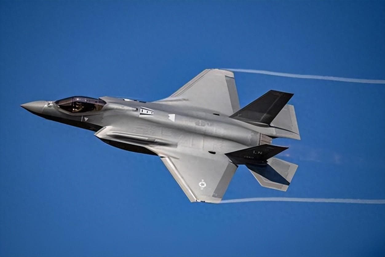 F35系列战机：昔日“肥电”风光不再，歼31B横空出世！