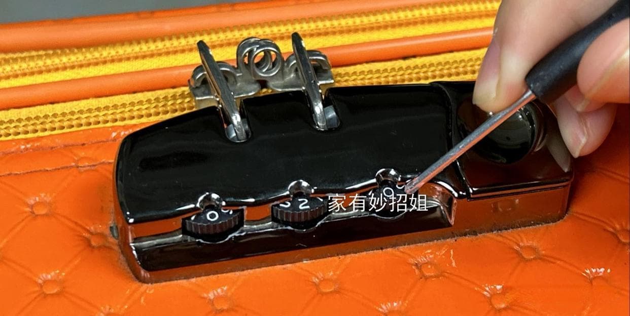 忘记行李箱密码怎么办？师傅教你快速找回密码的方法，10秒就解决