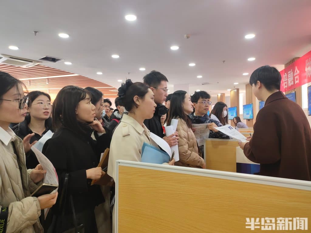 近70家国企吸引近6000求职者！2025年春季青岛国企人才招聘会举行