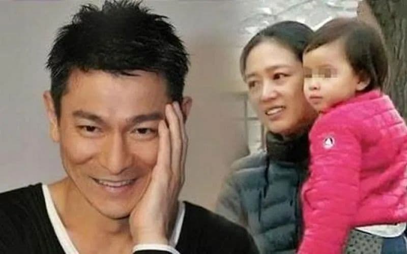 刘德华为保护女儿刘向蕙，甘愿守在女厕门口，把父爱发挥到极致