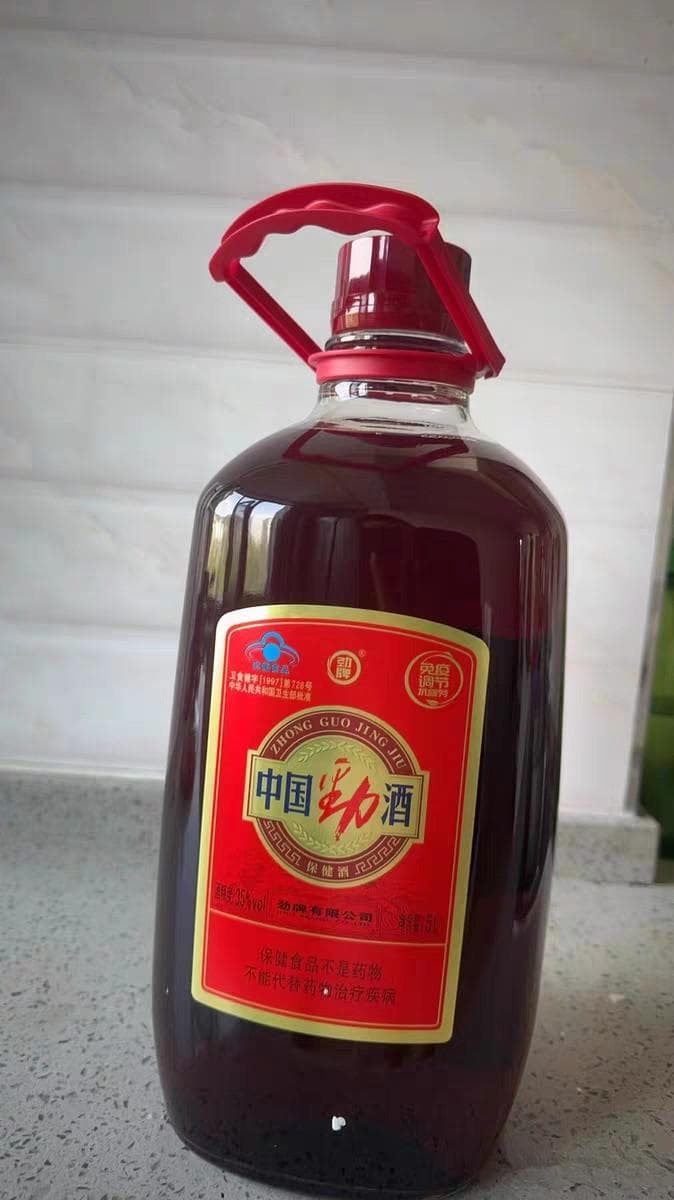 品味中国敬酒：一杯酒中的千年文化与深厚情谊