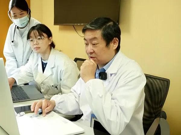“近视神药”低浓度阿托品暑期咨询量上升，医生：并非所有儿童适用