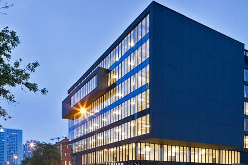 成都大学图书馆：设施完善的服务型图书馆