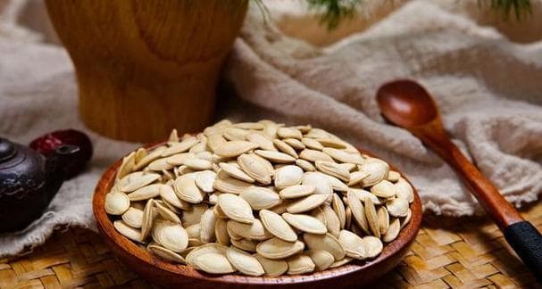 南瓜——秋季养生的首选（探究南瓜的营养价值和多种食用方法，助您健康度过秋季）