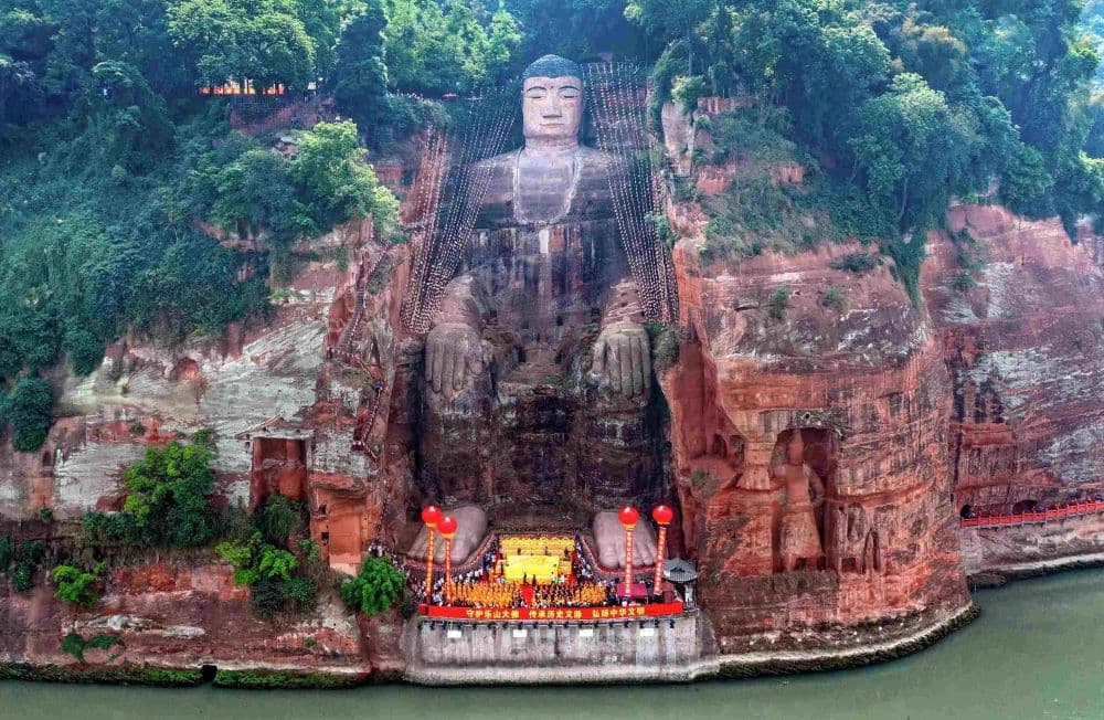 乐山大佛：千年守望者与艺术奇迹