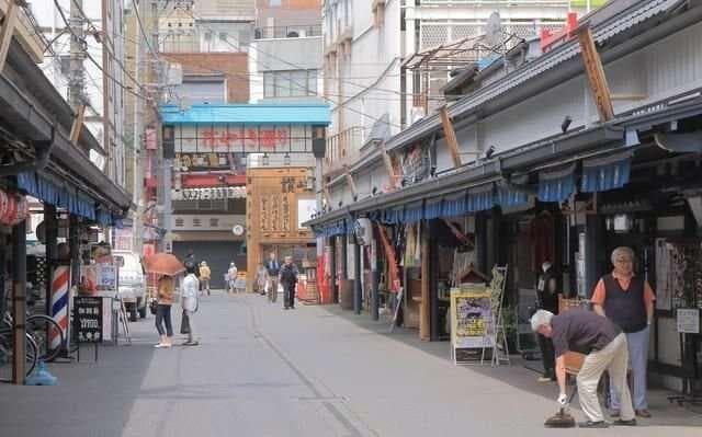 中日退休制度对比：日本老人为何要工作到70岁？