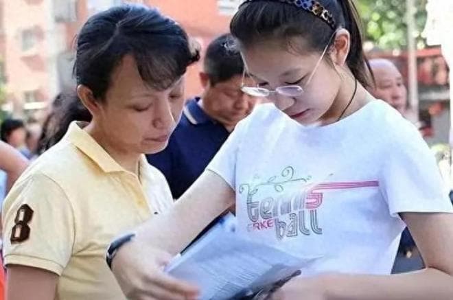 985大学“学费”排名，北大第2、清华第3，榜首学费断崖式领先