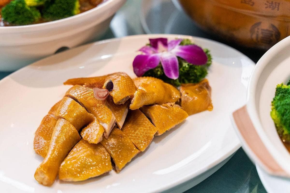 海南第一鸡：白水煮煮就红遍全球！文昌鸡的美味传奇