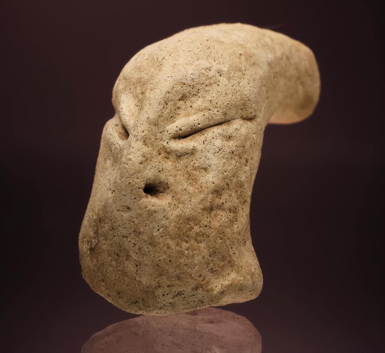 7500年前神秘的“蛇人”头像引发了人们的疑问