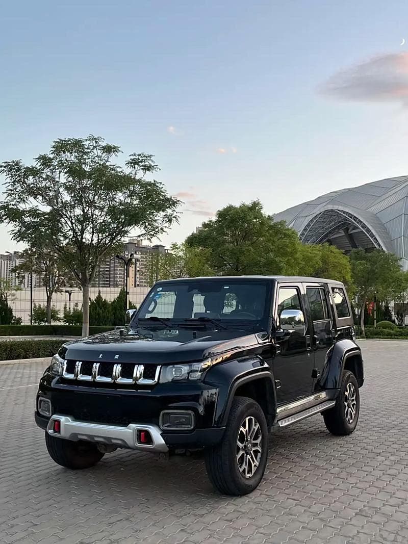 硬派越野之争：BJ40与212，该选谁？