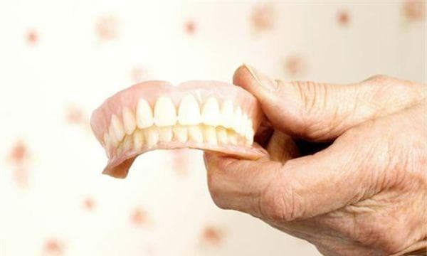 梦见假牙掉落：多重维度下的心理与文化解读