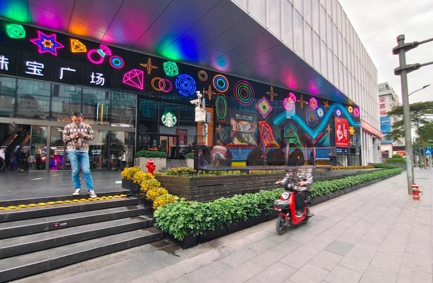 金价飙升下的深圳水贝：奋力抓住年轻人