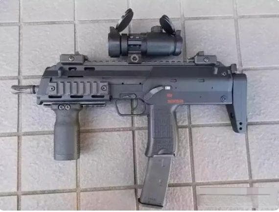 反恐部队的利器：MP7 冲锋枪