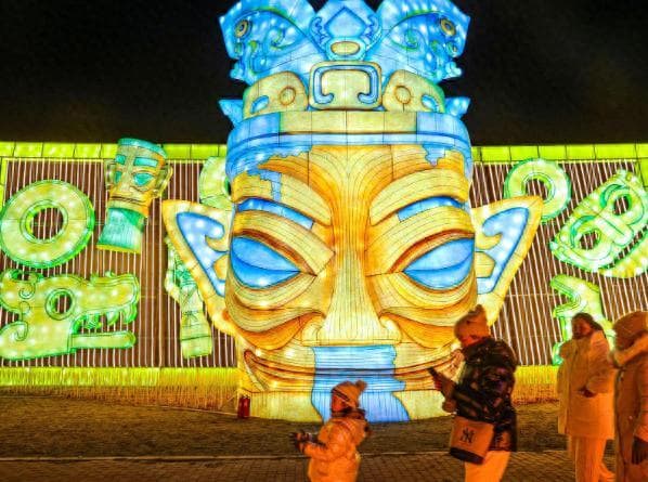 今年元宵节沈阳登顶全国赏灯热门城市