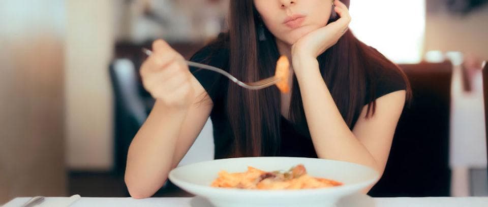 睡了一宿，为什么起床后「不饿」？