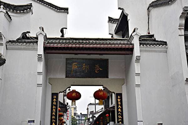 武汉八大必去美食街：从户部巷到武汉天地