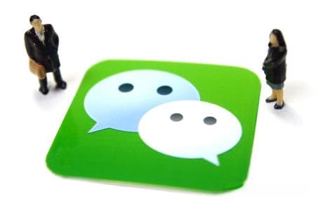 关闭微信拍一拍功能的两种方法：设置及聊天页面操作