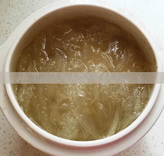 干燕窝泡发技巧：多次换水是关键