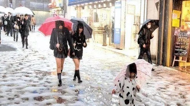 日本冬天零下30多度，为啥不装暖气？他们靠啥过冬？