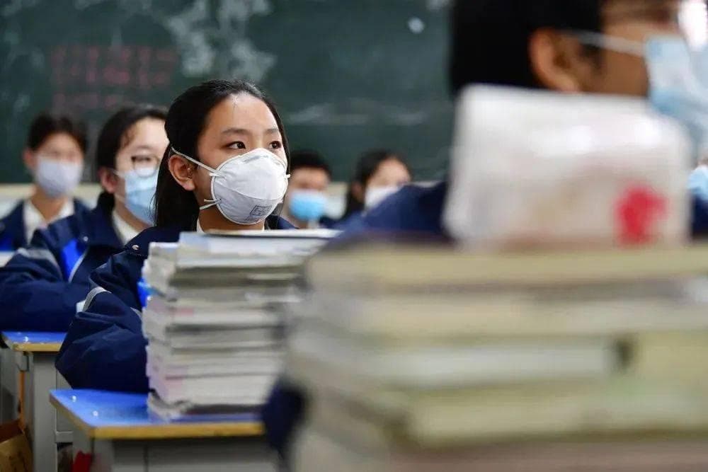本月起广州学校可禁止学生带手机进校
