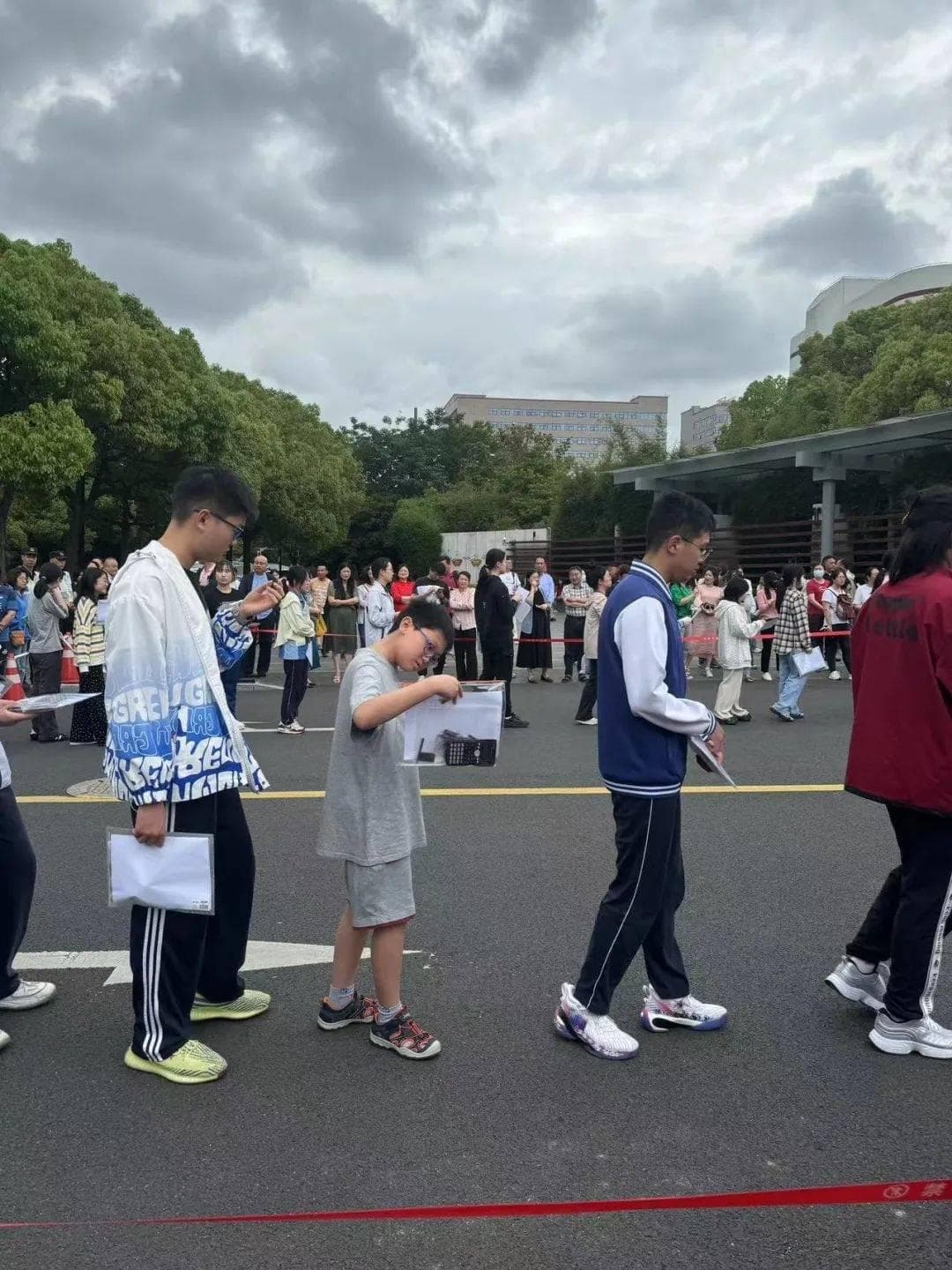 12岁"小孩哥"刘尧参加高考：少年班的天才之路