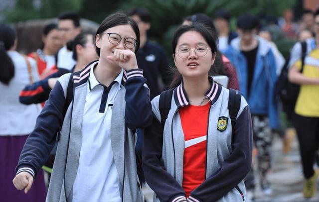 2025年起公立学校禁招复读生，军校警校只招应届生