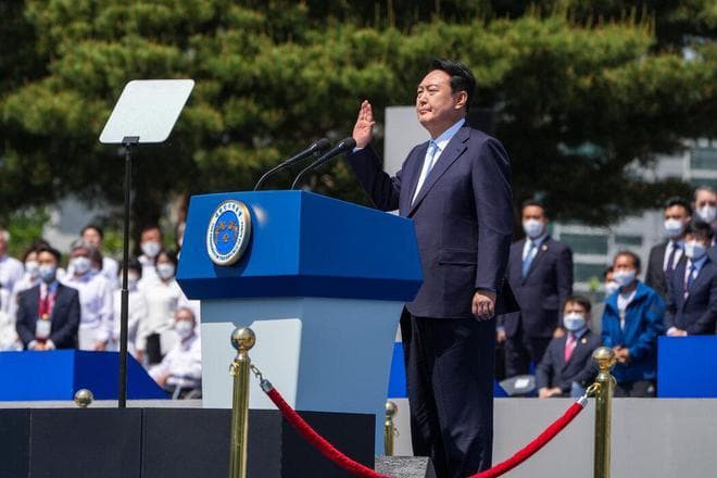 韩国近十年经济状况与政治的关系