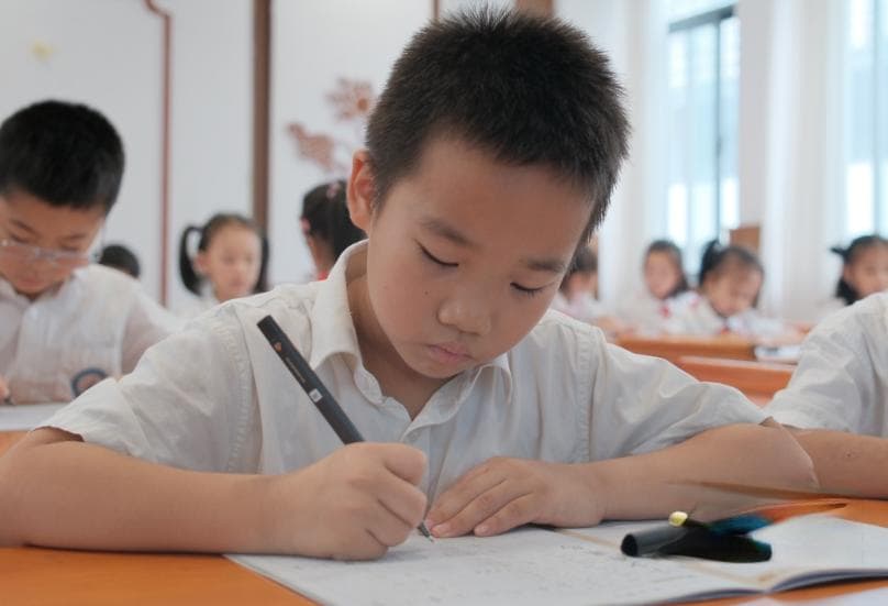 AI助力书法教学，光谷小学课堂"玩出"新花样