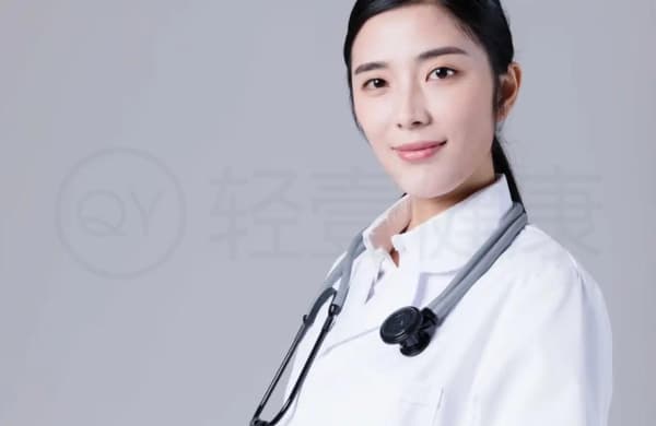白斑病的症状有哪些？是什么原因导致