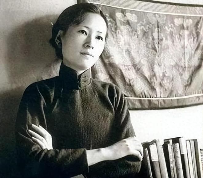 1953年，林徽因女儿梁再冰的结婚照，眼神灵动，遗传了母亲的颜值