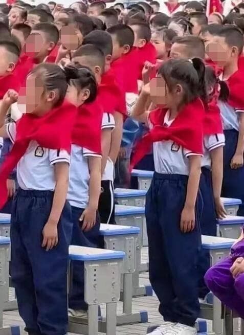 “红领巾系法变更”引热议，全国少工委回应