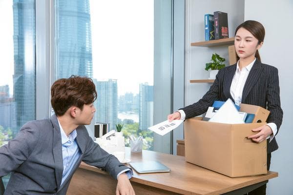 用激光照射飞机是否构成犯罪：法律分析与实践探讨