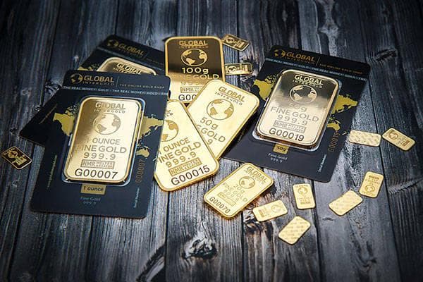 美元价值和金价之间存在什么关系？