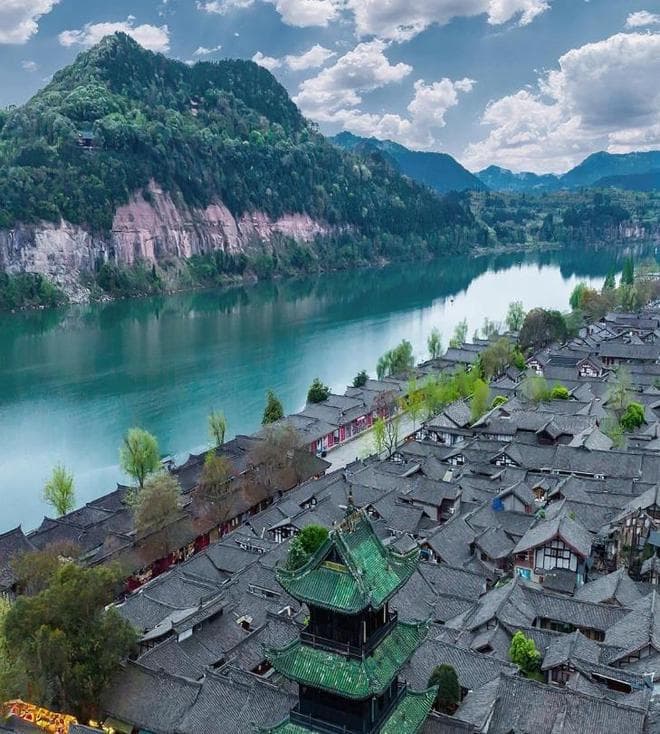 安徽徽州古城旅游攻略：穿越千年的历史之旅