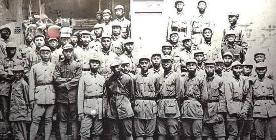 二战时期，中国士兵们绑在腿上的布叫什么名称？有什么用处？