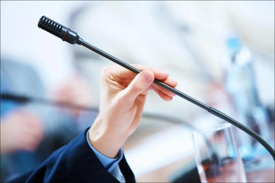 工人日报：同样的药，为啥实体店比网店贵不少？