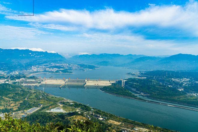清洁能源发电技术详解：从太阳能到地热，构建可持续能源未来