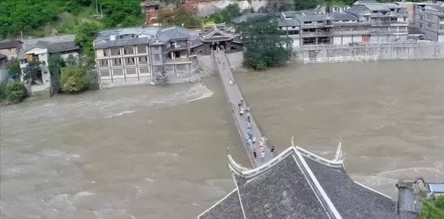 300年前建造的泸定桥，为何能经久不衰、一直屹立不倒？