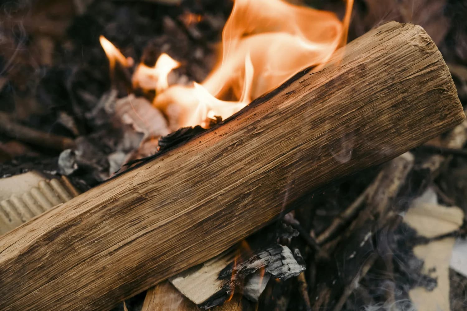 古装剧里的黑科技：古代点火神器大揭秘！