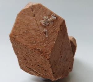 正长石：一种重要的钾盐矿物