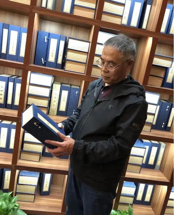 匠心守护 代代相传：张玉安的景泰蓝传承与创新之途