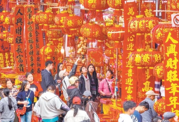 外媒解读蛇年吉祥寓意，各界期待释放经济活力，中国春节“全球出圈”