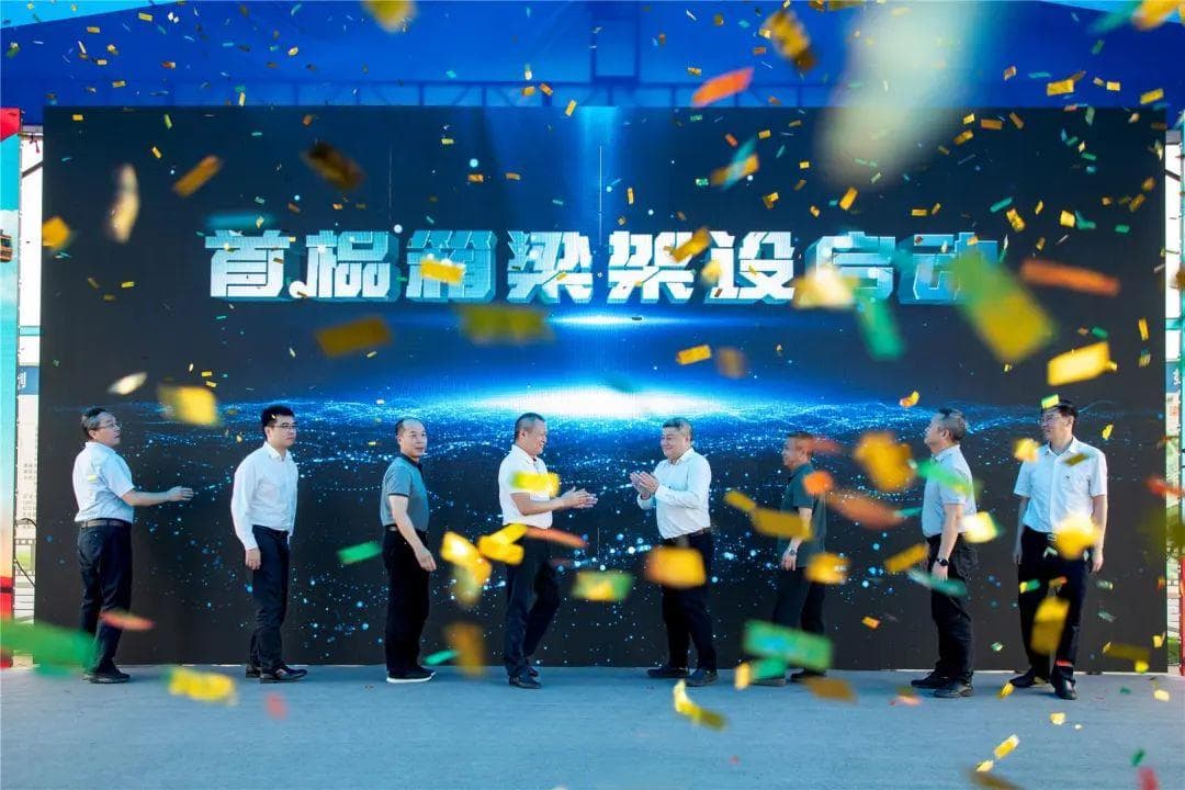 粤东城际铁路“一环一射线”项目首榀箱梁成功架设