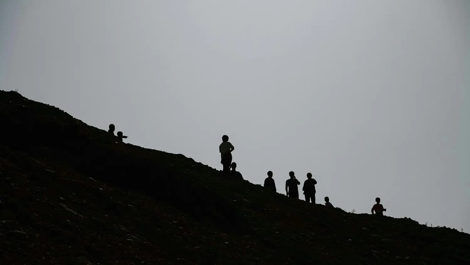 边防战士：用青春和热血守护祖国的界碑