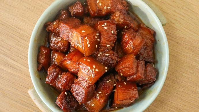 年夜饭红烧肉肥而不腻有技巧